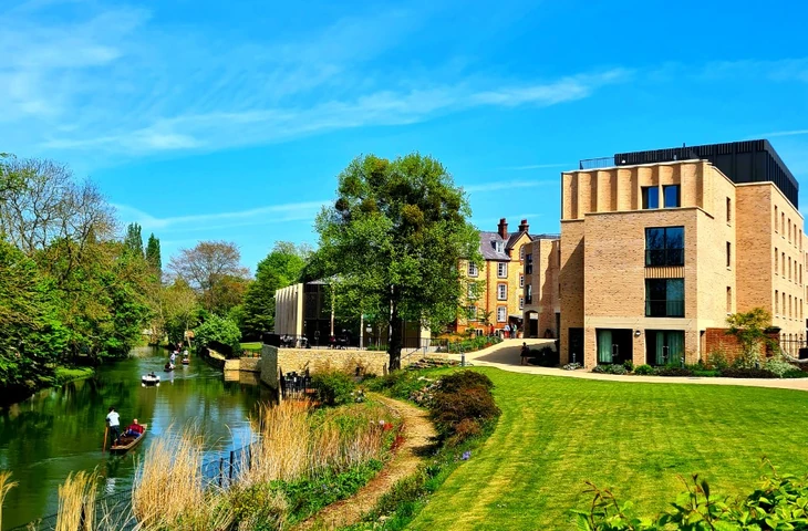 Riverside-View