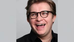 Jonnie Broadbent is Touchstone in The Globe’s “As You Like It”